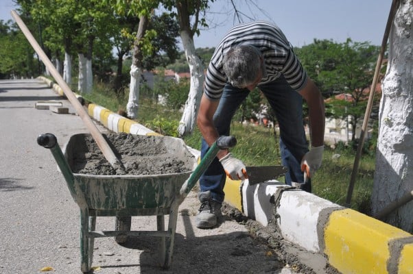 Mezarlıkta Temizlik Çalışmaları 2