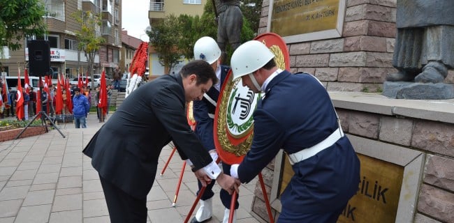 Cumhuriyet Bayramı Çelenk Koyma 1