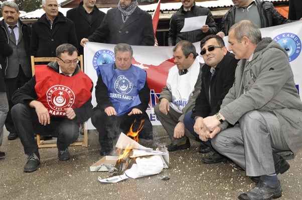 EkBilecikTe-ek-zam-eylemi-icin-bordro-yaktilar-1