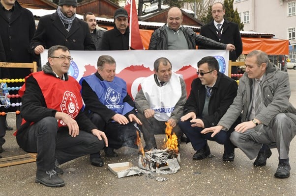 EkBilecikTe-ek-zam-eylemi-icin-bordro-yaktilar-4