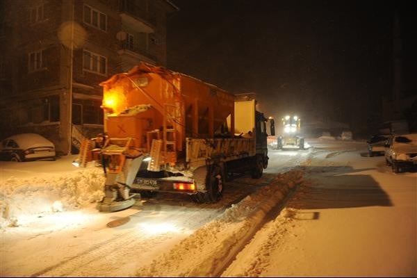 Kar Acil Müdahale Ekipleri Gece Mesaisi 1