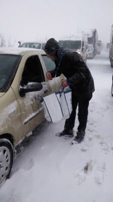 Kar Yolda Kalanlara Bozüyük Belediyesi'nden Yardım Eli 5