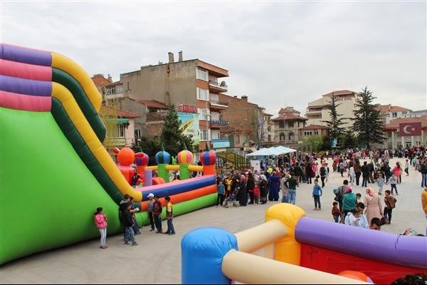 23 Nisan Çocuk Festivali 4. gün şişme oyun gurupları 14,