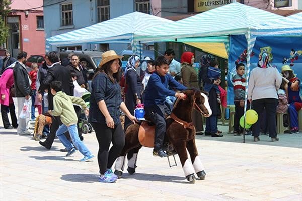 23 Nisan Çocuk Festivali 4. gün şişme oyun gurupları 7