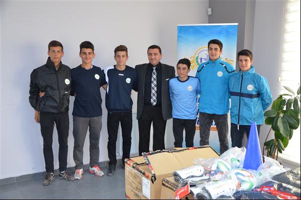 Bşk- Spor Kulüplerine ve başarılı sporculara ödül malzeme teslimi 4