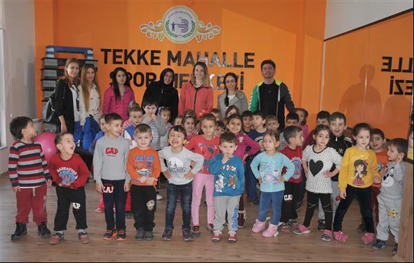 Spor Salonu Miniklere Spor Eğitimi 1