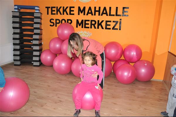 Spor Salonu Miniklere Spor Eğitimi 11