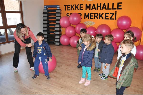 Spor Salonu Miniklere Spor Eğitimi 2