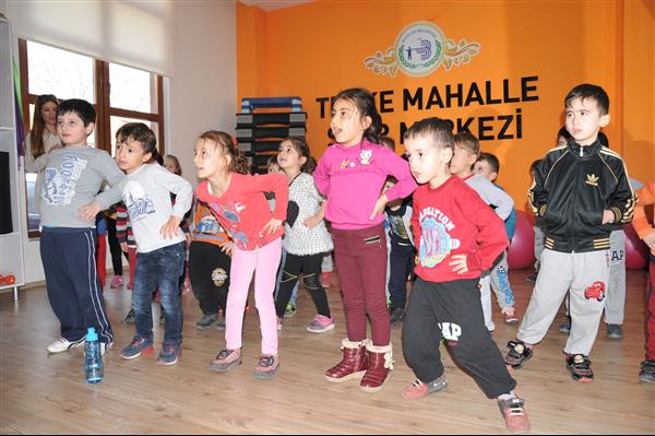 Spor Salonu Miniklere Spor Eğitimi 4