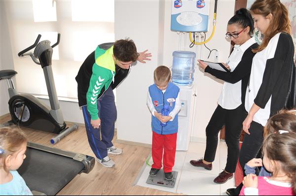 Spor Salonu Miniklere Spor Eğitimi 8