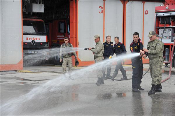 İtafiye  Askerlere Yangın Eğitimi 3