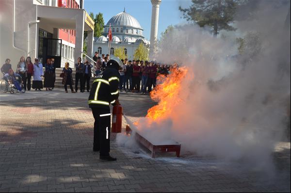 TATBİKATTA ÖĞRENCİLERE TEORİK VE UYGULAMALI ANLATIMLAR YAPILDI