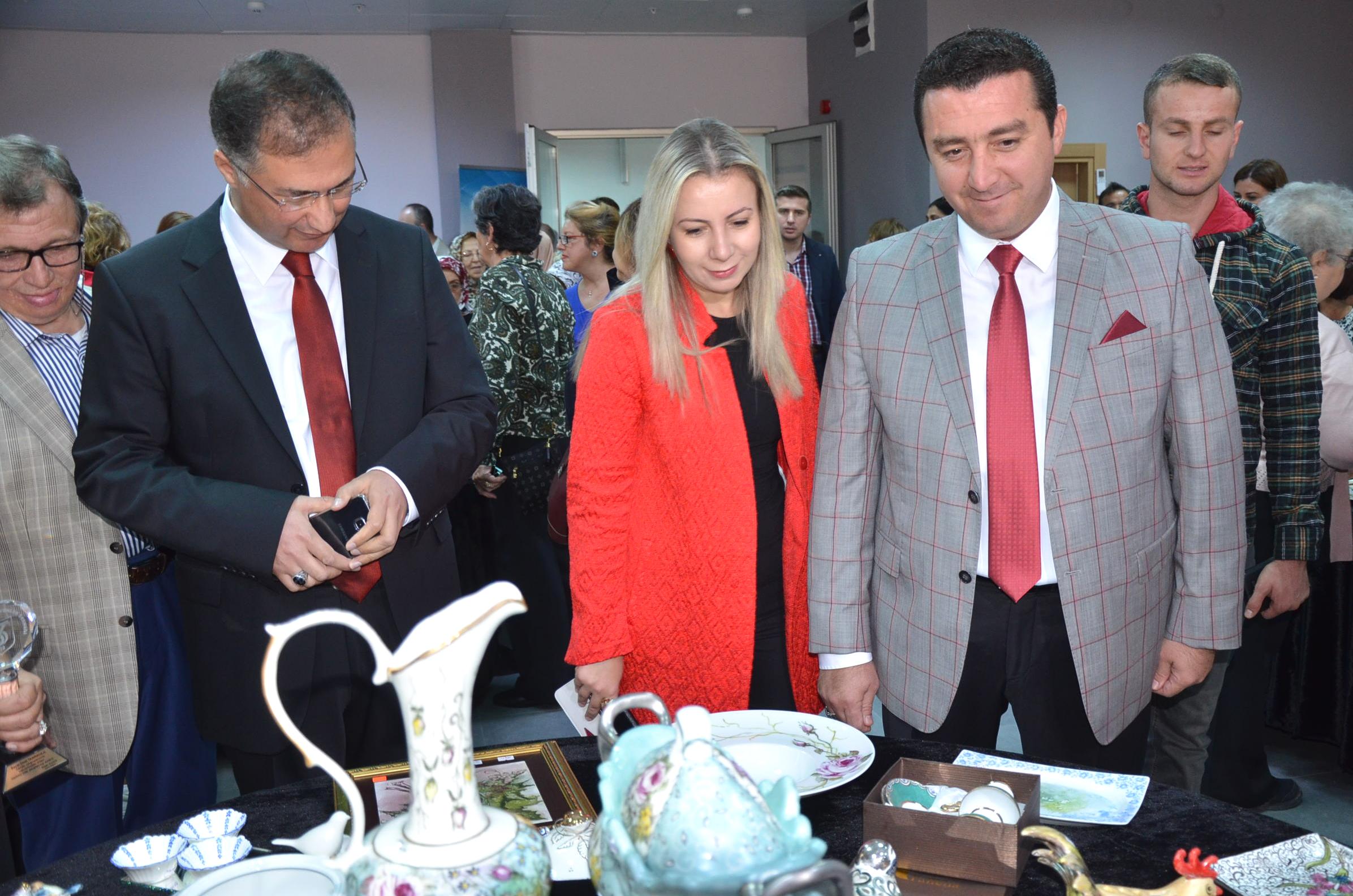 bsk-porselen-sergisi-acilis-2