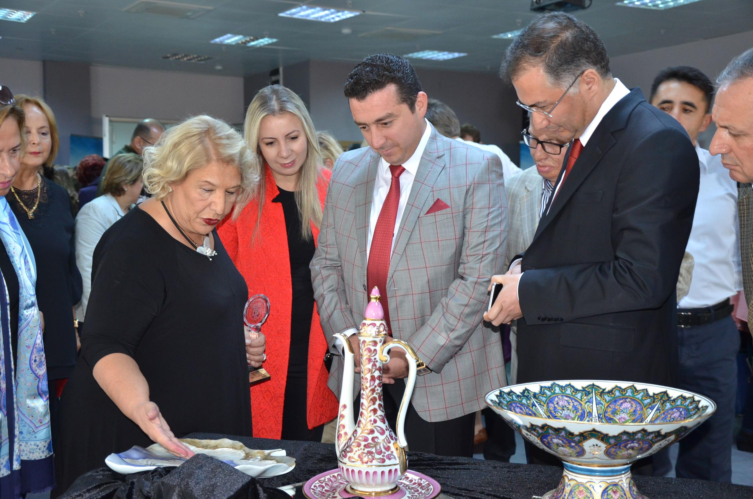 bsk-porselen-sergisi-acilis-6