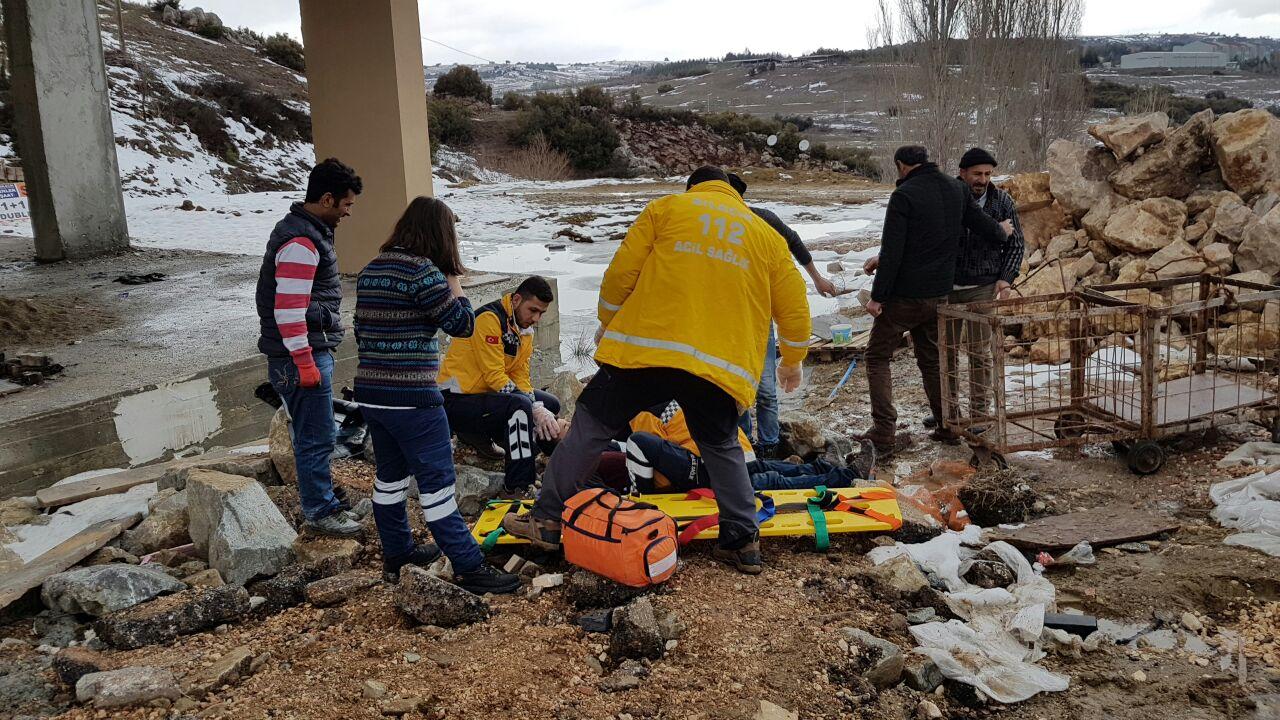 Bilecik'te 5 katlı binanın çatısından düşen müteahhit ağır yaralandı (3)