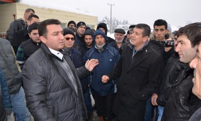 BOZÜYÜK’TE YOĞUN KAR YAĞIŞI NEDENİYLE KAPALI PAZARIN ÇATISI ÇÖKTÜ, BELEDİYE BAŞKANI BAKICI “ÇOK ŞÜKÜR CAN KAYBIMIZ YOK” DEDİ