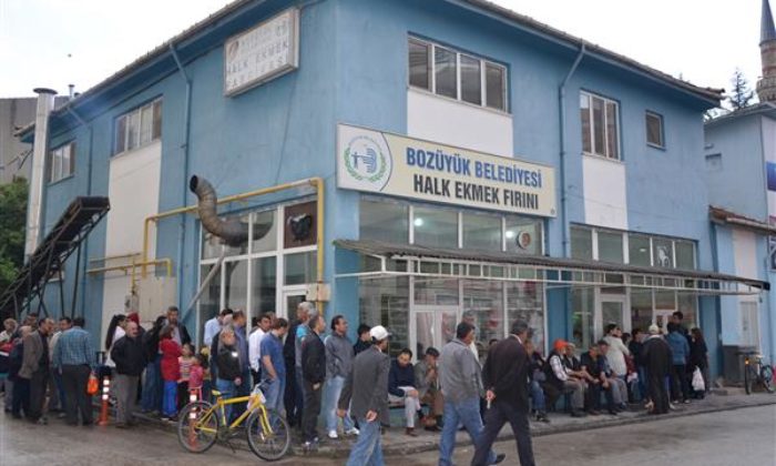 RAMAZANDA EN UCUZ PİDE BOZÜYÜK BELEDİYESİ HALK EKMEK FIRININDAN
