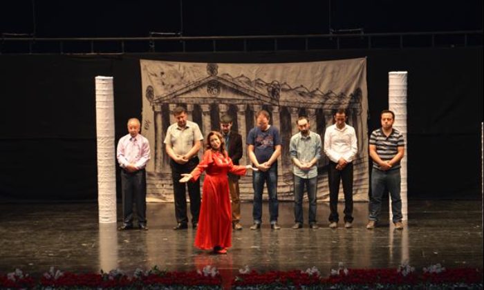 BİLECİK’TE ”AŞK GREVİ” ADLI TİYATRO OYUNU SAHNELENDİ