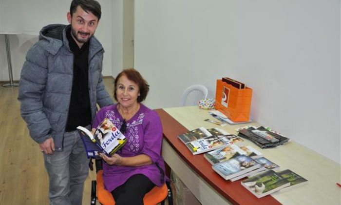 USTA TİYATRO OYUNCUSU VE YAZAR İLE ÜNİVERSİTEDE SÖYLEŞİ VE KİTAP İMZA GÜNÜ