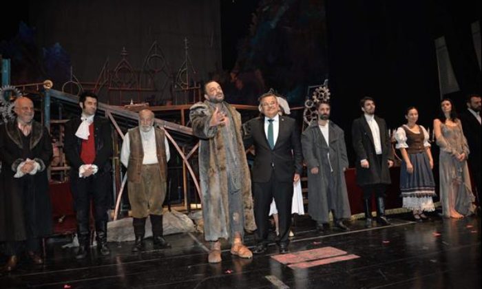 Bilecik’te “Frankenstein” adlı oyun sahne aldı.