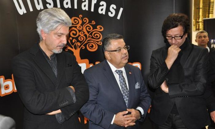 USTA TİYATROCU NEJAT UYGUR BİLECİK’TE SAHNEDE ANILDI
