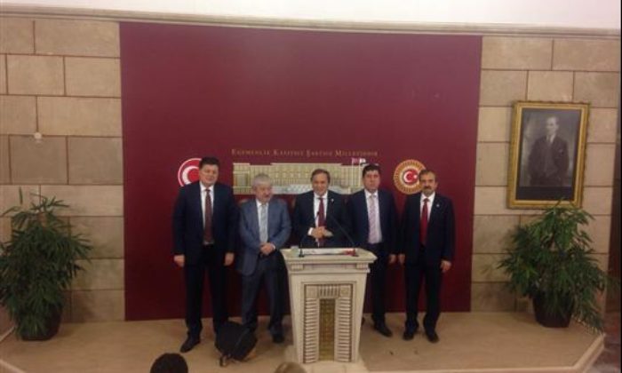 CHP’Lİ VEKİLLERDEN UYARI “SIRA EVDEKİ HALIYI SATMAYA GELDİ”