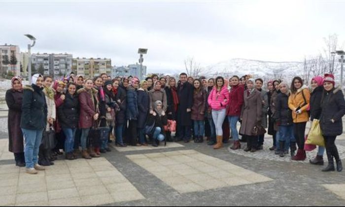 BAŞKAN BAKICI ÇALIŞAN KADINLAR İLE KAHVALTIDA BULUŞTU