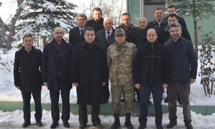 BAŞKAN BAKICI VE AK PARTİ İLÇE TEŞKİLATINDAN ASKERLERE TAZİYE ZİYARETİ