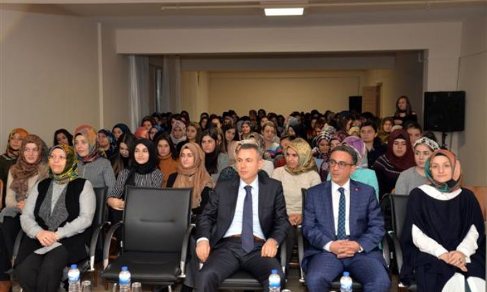 VALİ ELBAN, ÜNİVERSİTE ÖĞRENCİLERİYLE BULUŞTU