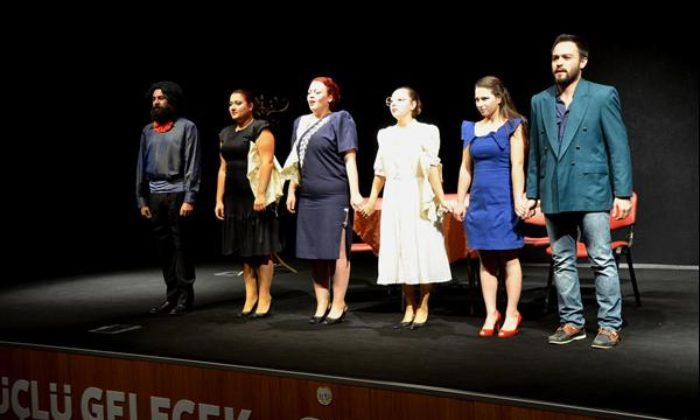 BOZÜYÜK TİYATRO GÜNLERİNDE AKDENİZ RÜZGARI