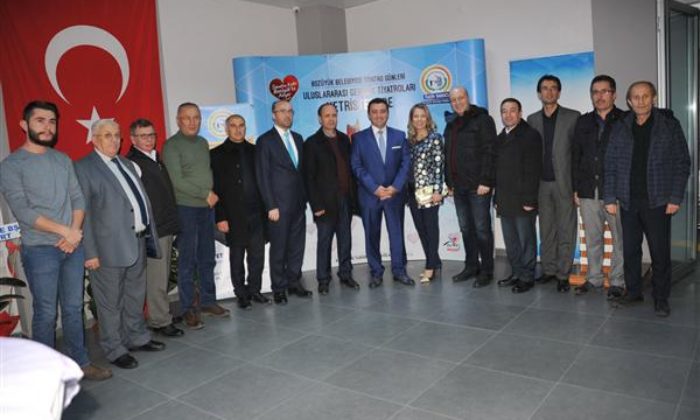 BOZÜYÜK TİYATRO GÜNLERİ MUHTEŞEM GALA PROGRAMI İLE BAŞLADI