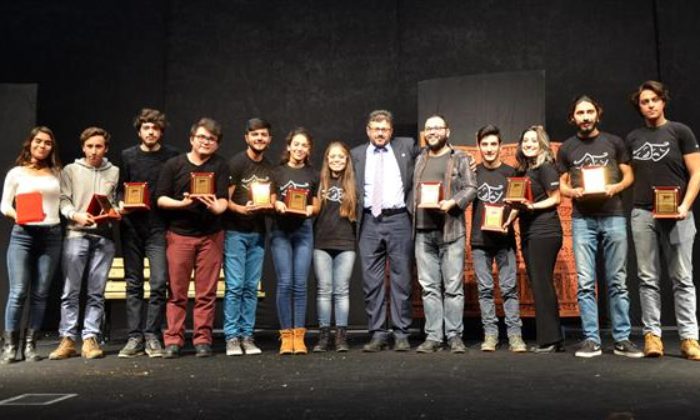 DENİZLİ’Lİ TİYATROCULARDAN BOZÜYÜK ÇIKARMASI