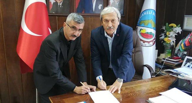 munur sahin osmaneli belediye baskani sözlesme imzalandi munur sahin osmaneli belediye baskani sözlesme imzalandi