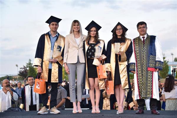 Bilecik Şeyh Edebali Üniversitesinde Mezuniyet Töreni Melek Mızrak Şubaşı