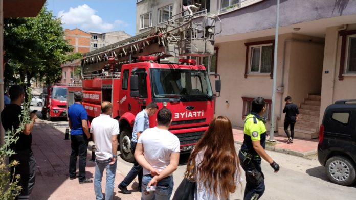 Bilecik'te Çatı Katında Yangın 2 Bilecik'te Çatı Katında Yangın 2