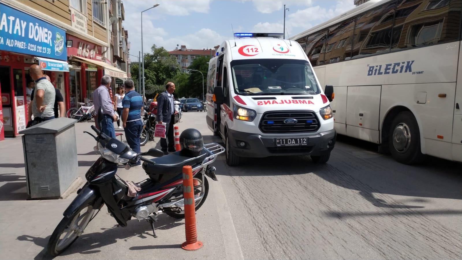 bilecik haber- motosiklet devrildi sürücüsü yaralandı (1)