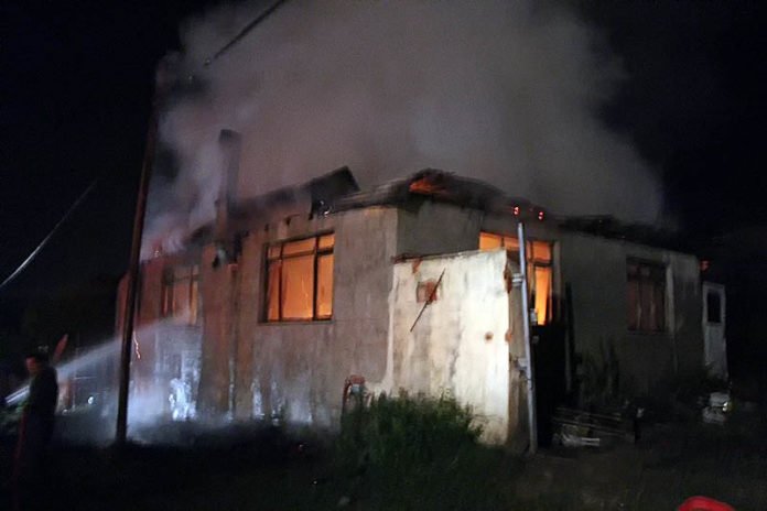 Bilecik Pazaryeri Benzin ile Soba Yakmaya Çalıştı 3 Bilecik Pazaryeri Benzin ile Soba Yakmaya Çalıştı 3