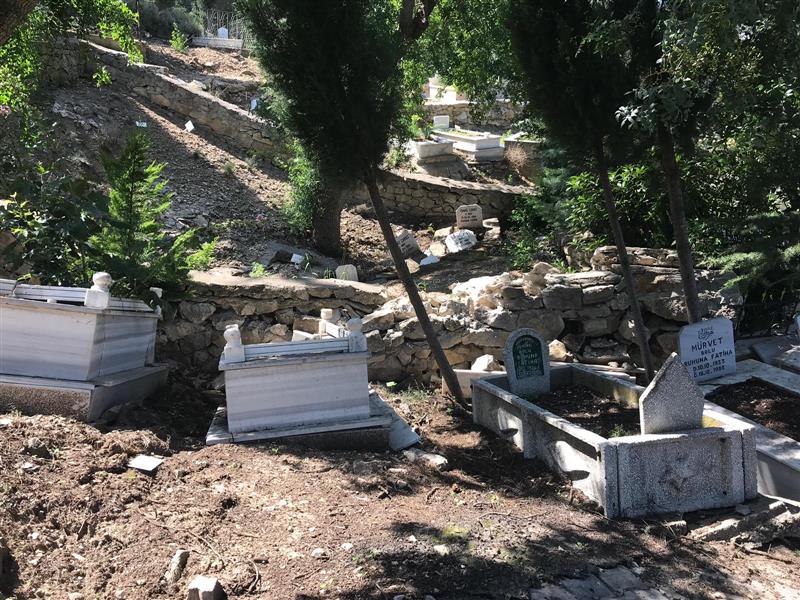 Bilecik Şehir Mezarlığı Büyük Zarar Gördü 2