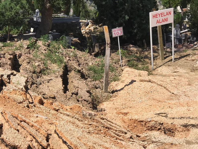 Bilecik Şehir Mezarlığı Büyük Zarar Gördü 6