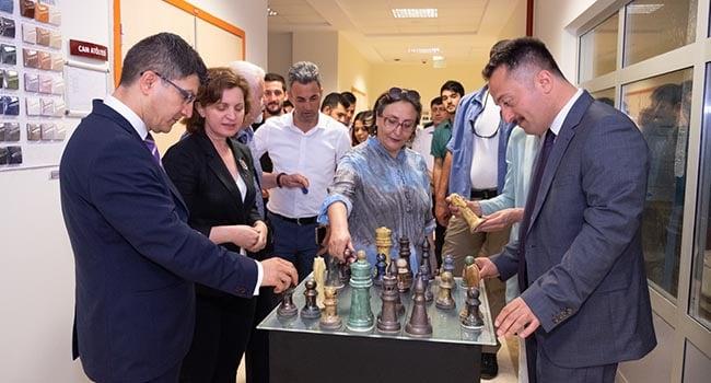 gstf yil sonu ogrenci sergisi begeni topladi bilecik guzel sanatlar fakültesi yıl sonu sergisi