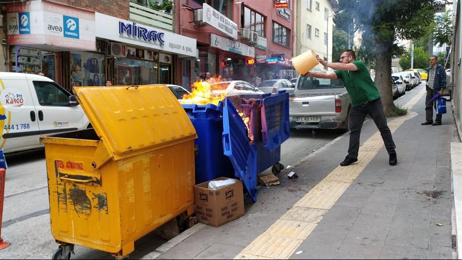 Bilecik'te Çöp Konteynerlerini Kim Neden Yakıyor