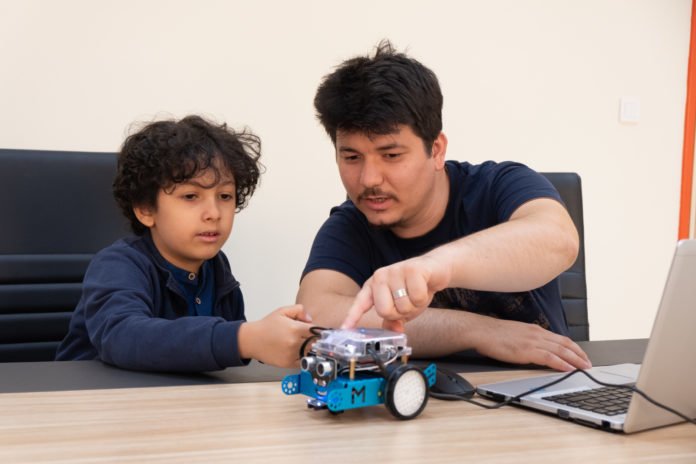 Mbot ile Robotik Kodlama Eğitimi Başlıyor Mbot ile Robotik Kodlama Eğitimi Başlıyor