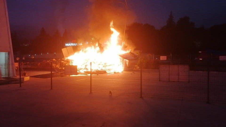 Bilecik'te Seyir Halindeki TIR'da Yangın Çıktı-3