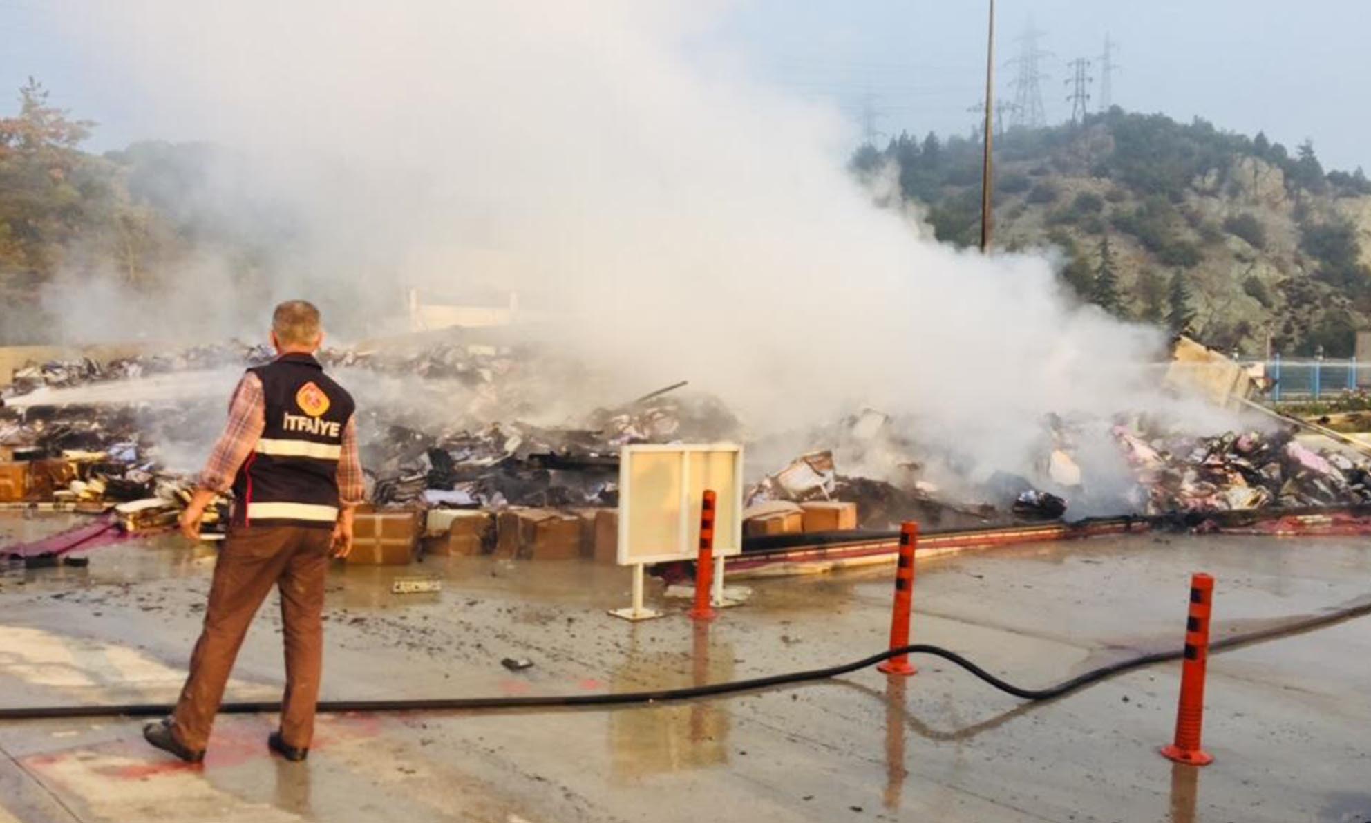 Bilecik'te Seyir Halindeki TIR'da Yangın Çıktı-8