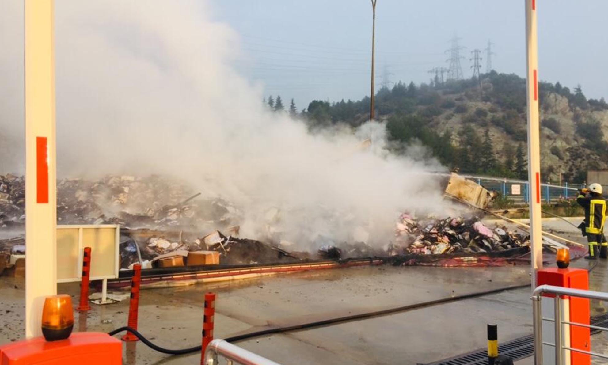 Bilecik'te Seyir Halindeki TIR'da Yangın Çıktı-5