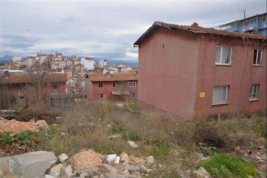 bilecik haber-eski belediye lojmanlarinin yikimina baslandi (2)