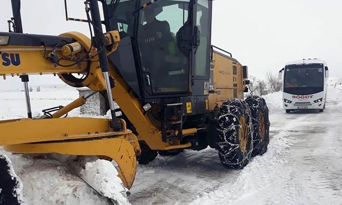 kar yollari kapatti araclar yolda kaldi-bilecik-sogut-eskisehir yolu 4