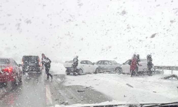 bilecik-bozuyuk-eskisehir yolu buzlanma ve kar nedeniyle kazalar yasandi