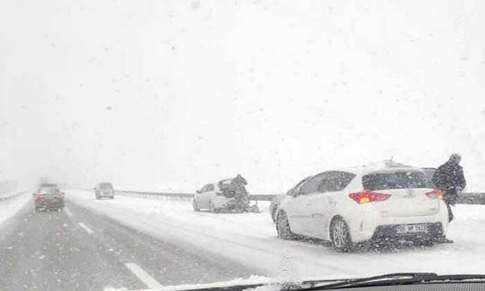 bilecik-bozuyuk-eskisehir yolu kar nedeniyle suruculer zor anlar yasiyor