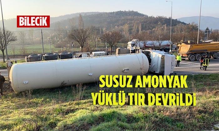 Bilecik’te Susuz Amonyak Yüklü TIR Devrildi